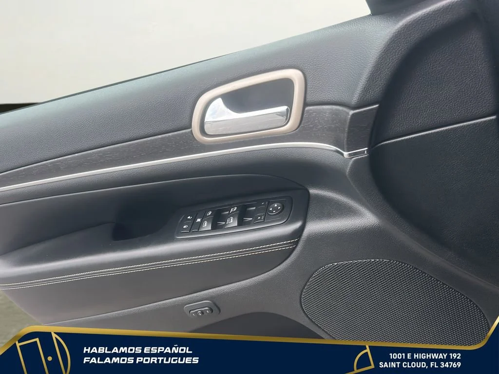 Used 2015  Jeep Limited image 11