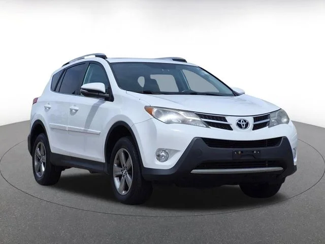 Used 2015 White Toyota XLE image 1