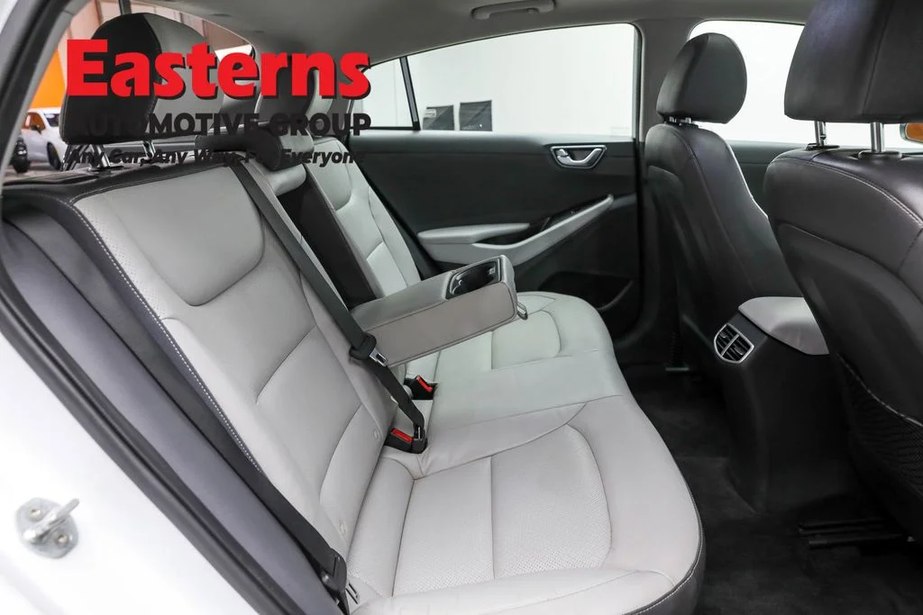 Used 2022 White Hyundai Limited image 24