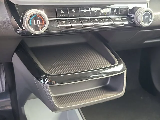 New 2027 Mosaic Black Metallic Chevrolet LT image 26