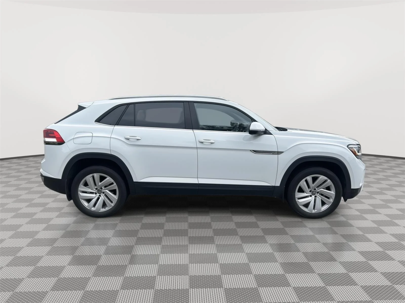 Used 2023 White Volkswagen 2.0T SE w/Technology image 28
