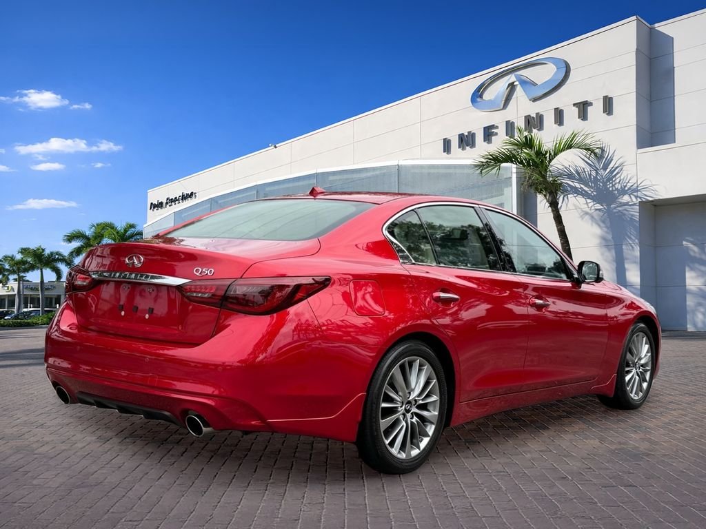 Used 2023 Red INFINITI LUXE image 7