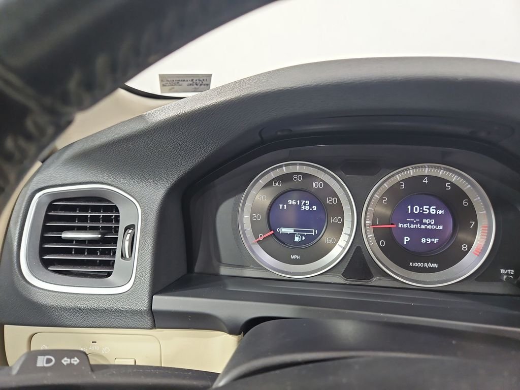 Used 2013 Red Volvo  image 15