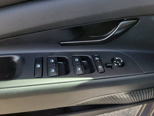 2025 Hyundai Elantra SEL - Photo 17