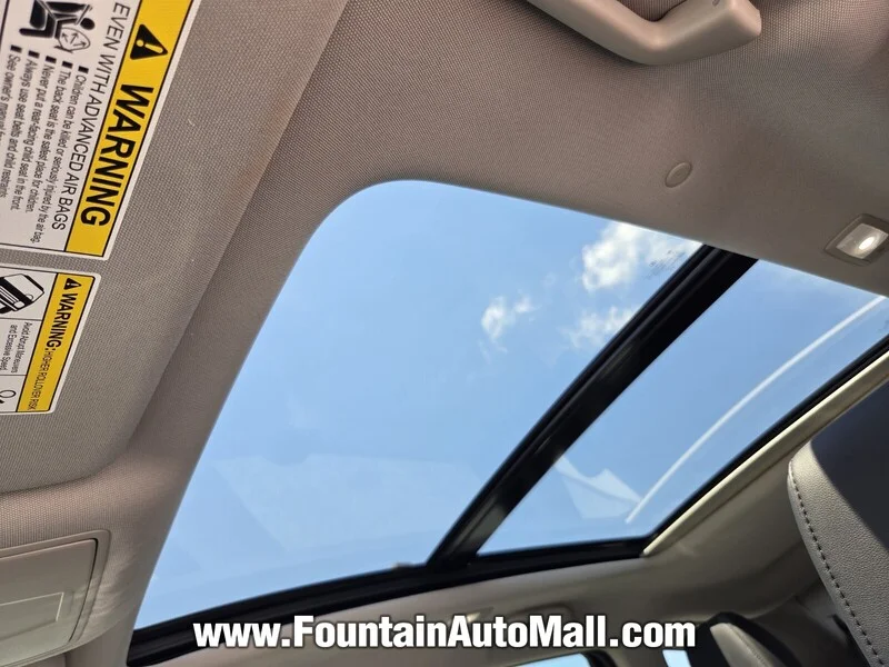 Used 2025 Platinum White Pearl Acura FWD image 17