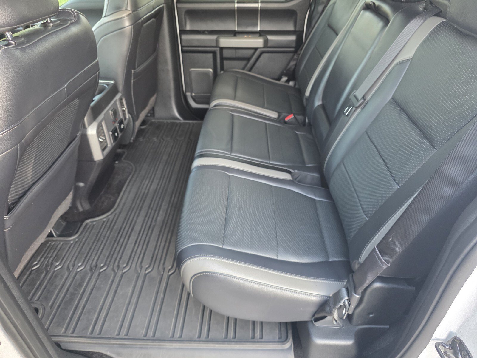 Used 2017 Oxford White Ford Raptor image 14