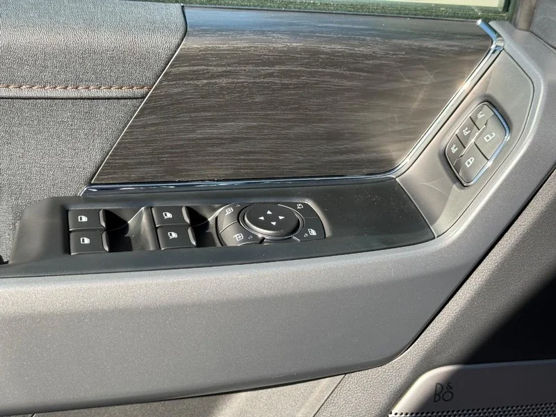 New 2026 Avalanche Ford LARIAT 4WD SuperCrew 5.5