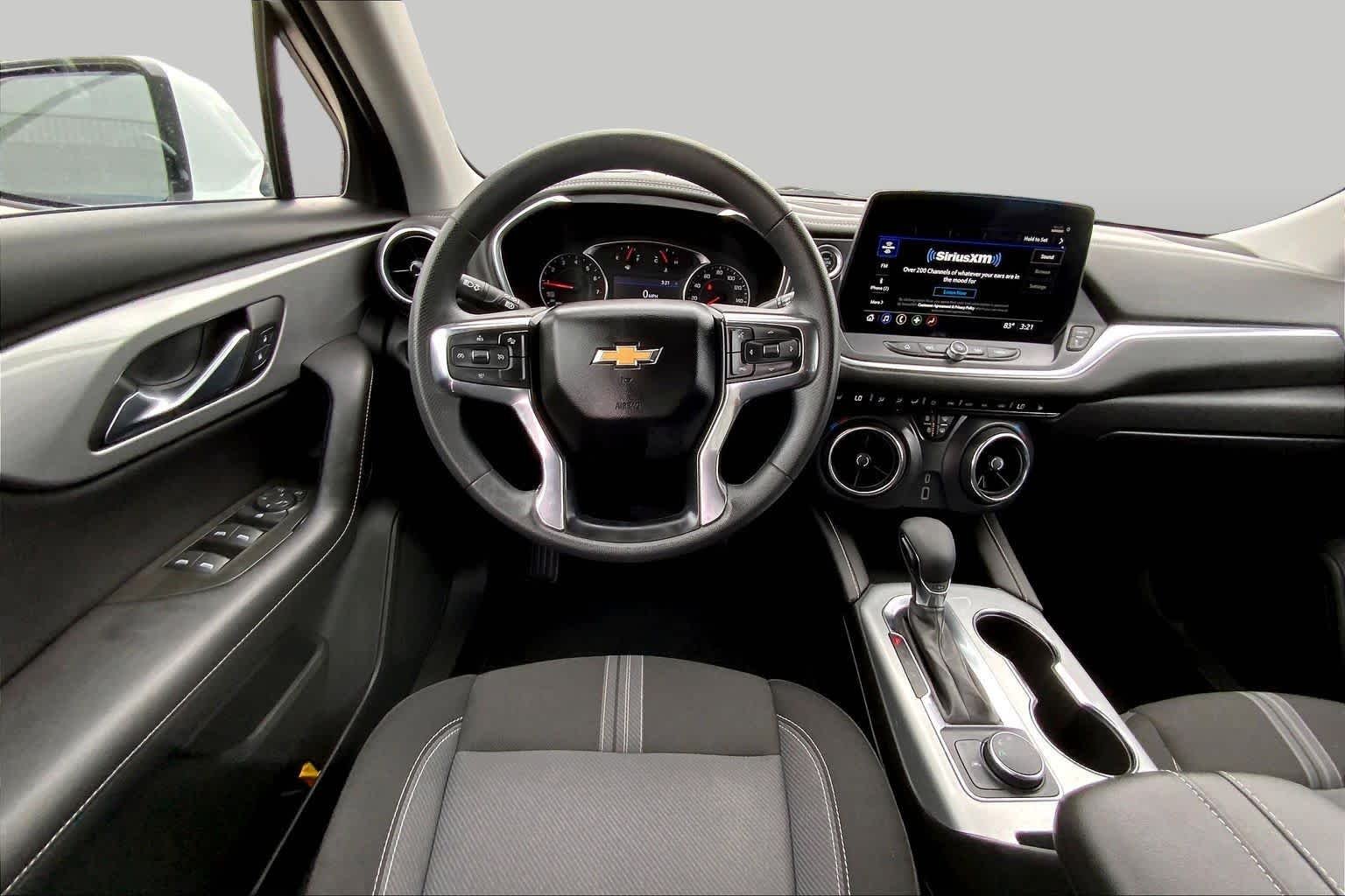 Used 2025 Summit White Chevrolet LT image 6
