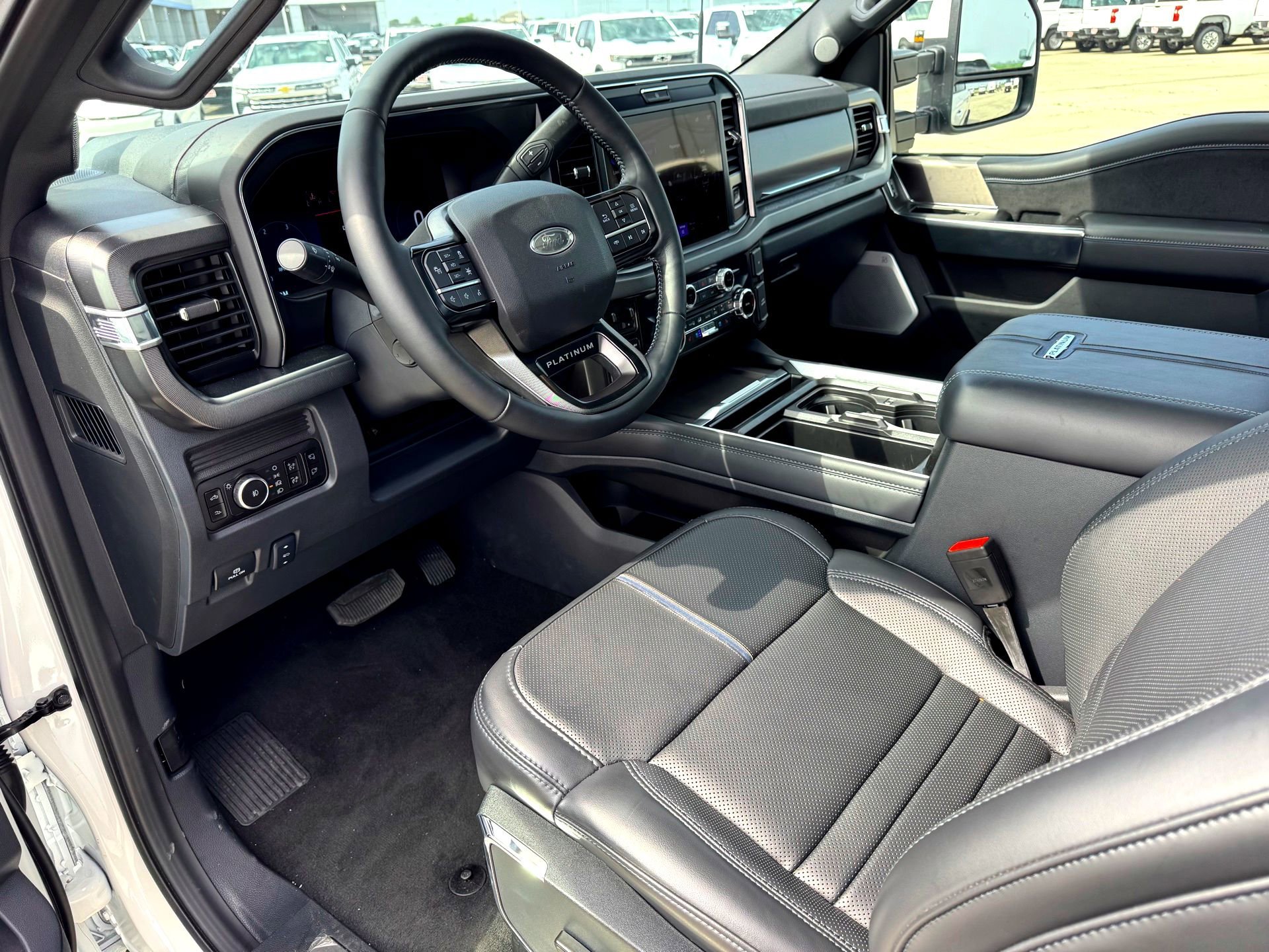 2026 Ford F-250 Super Duty Platinum - Photo 10