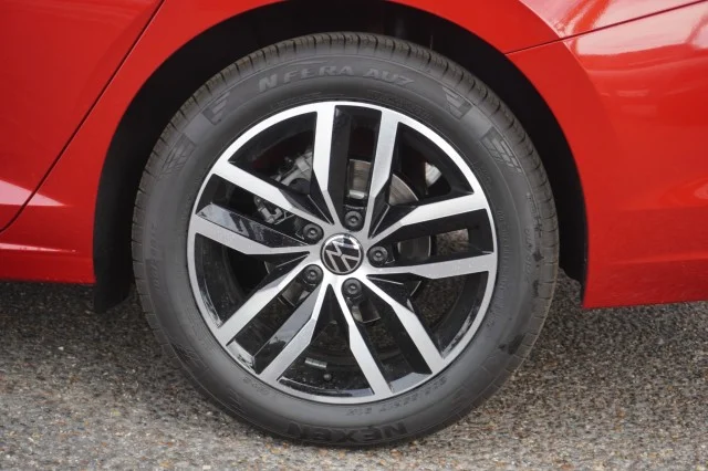 New 2026 Kings Red Metallic Volkswagen SE image 13