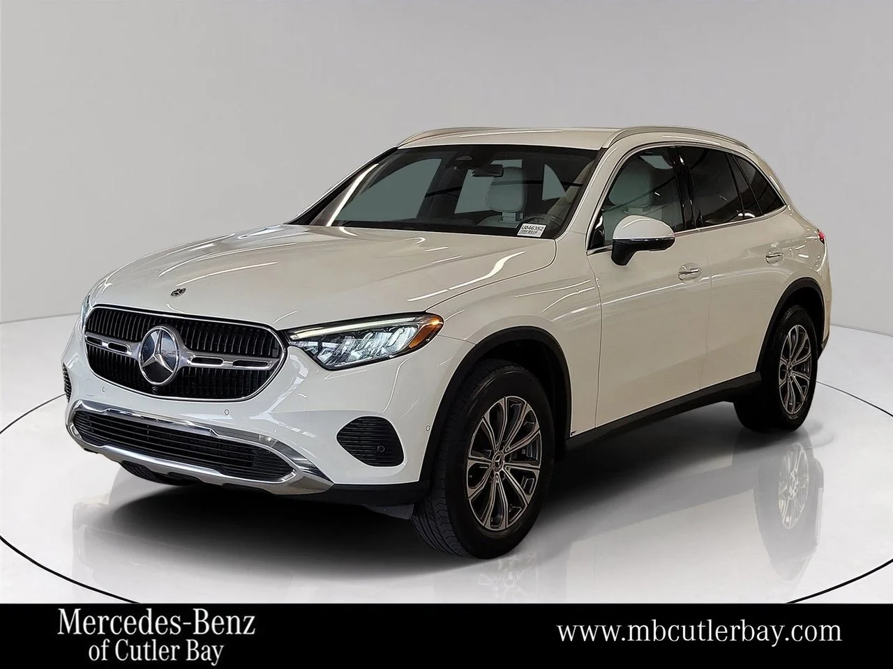 Certified Used 2023 White Mercedes-Benz GLC 300 image 1