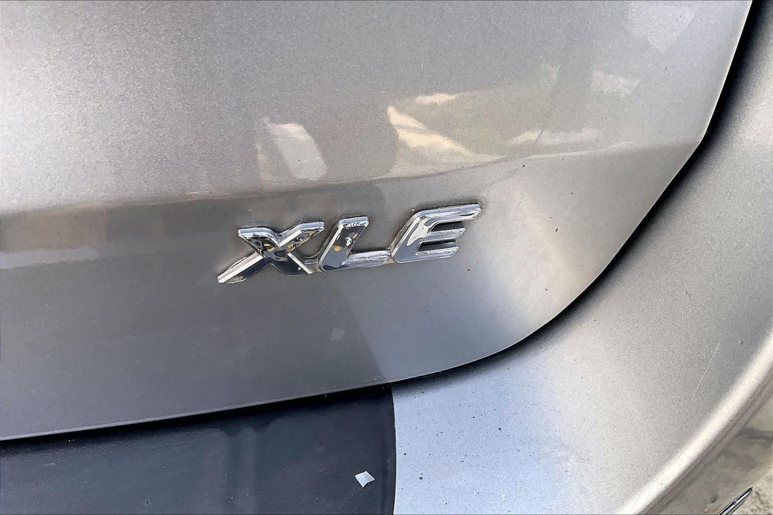 Used 2014 Silver Sky Metallic Toyota XLE image 9