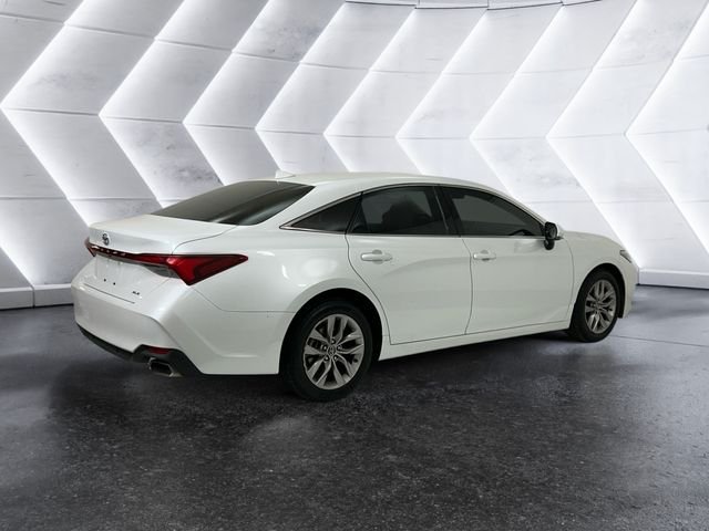 Used 2019 Beige Toyota XLE image 4