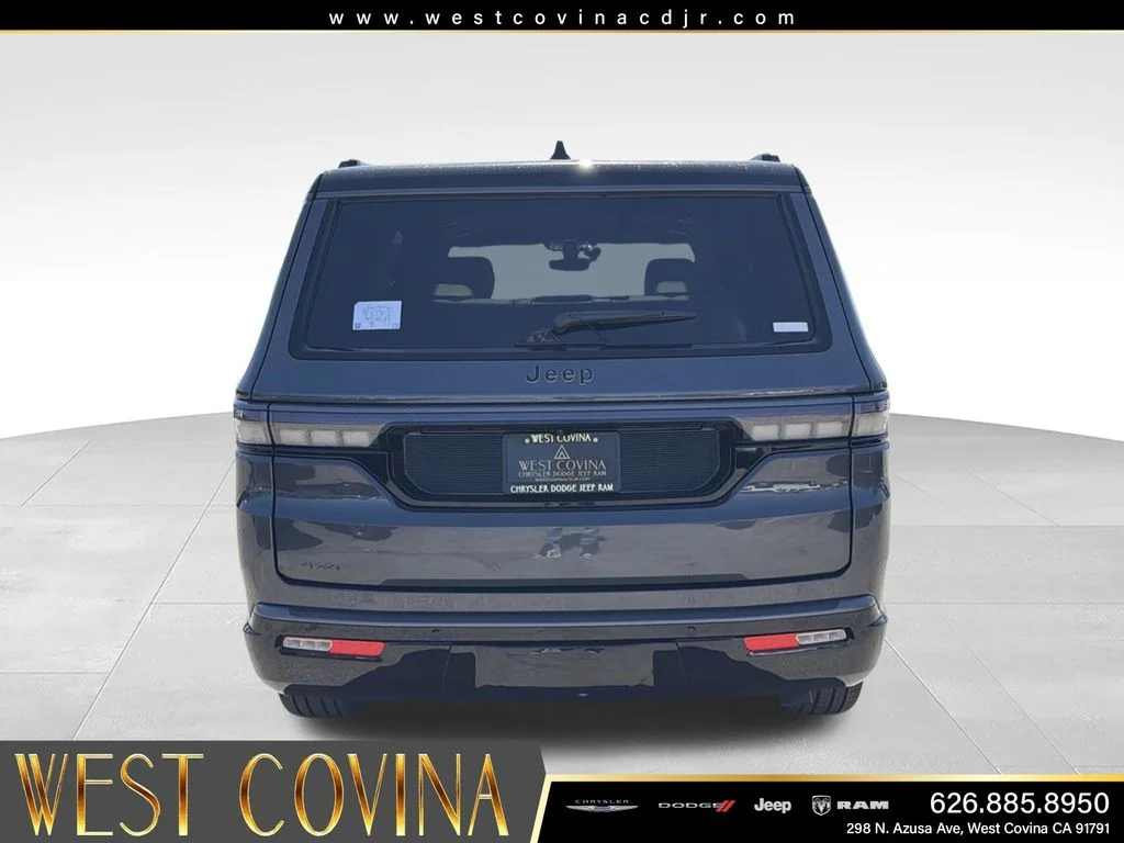 New 2026 Baltic-Gray Metallic Clear-Coat Exterior Paint Jeep Summit Reserve image 9
