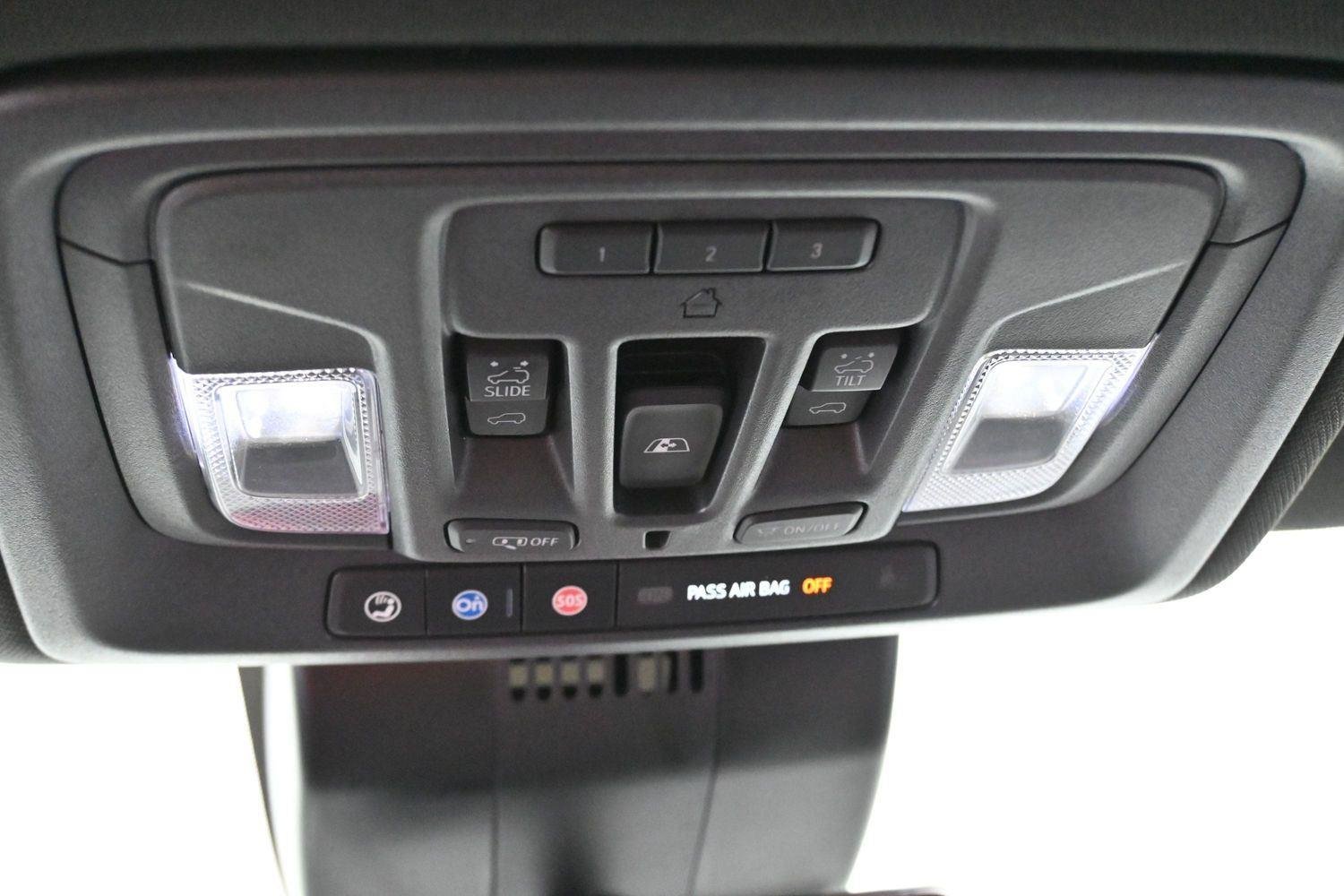 Used 2025 Summit White GMC AT4 image 27