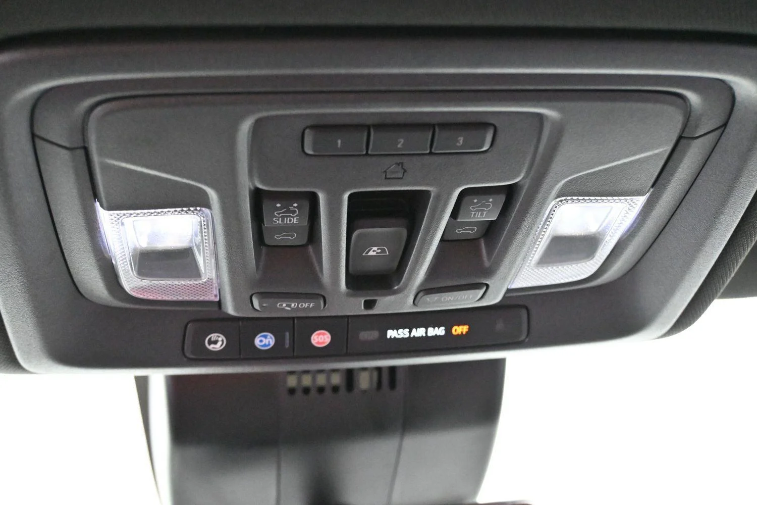 Used 2025 Summit White GMC AT4 image 27