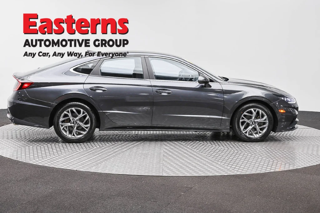 Used 2023 Gray Hyundai SEL image 4