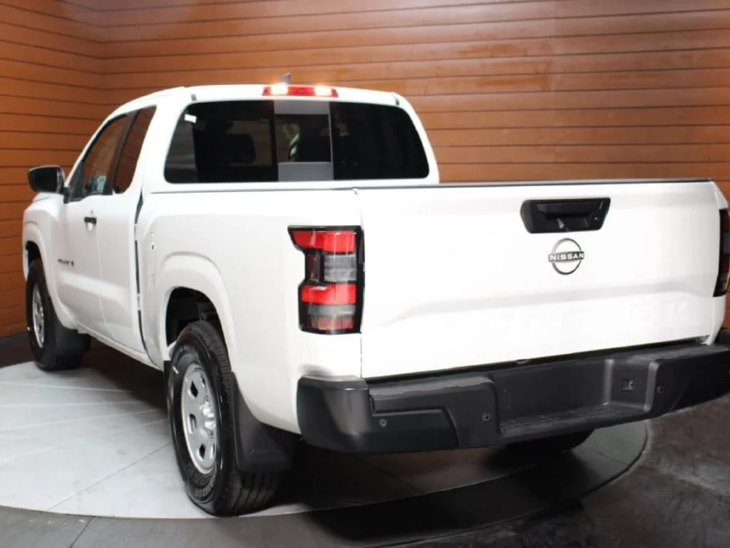 New 2027 Glacier White Nissan King Cab® S image 22