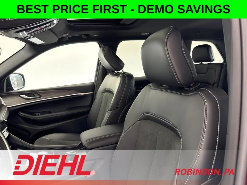 New 2026 Velvet Red Pearl-Coat Exterior Paint Jeep Laredo Altitude image 19