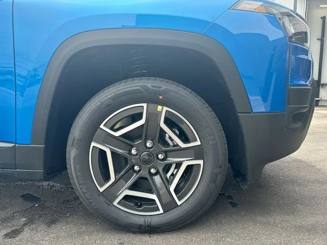 New 2026 Hydro Blue Pearl-Coat Exterior Paint Jeep Limited image 12