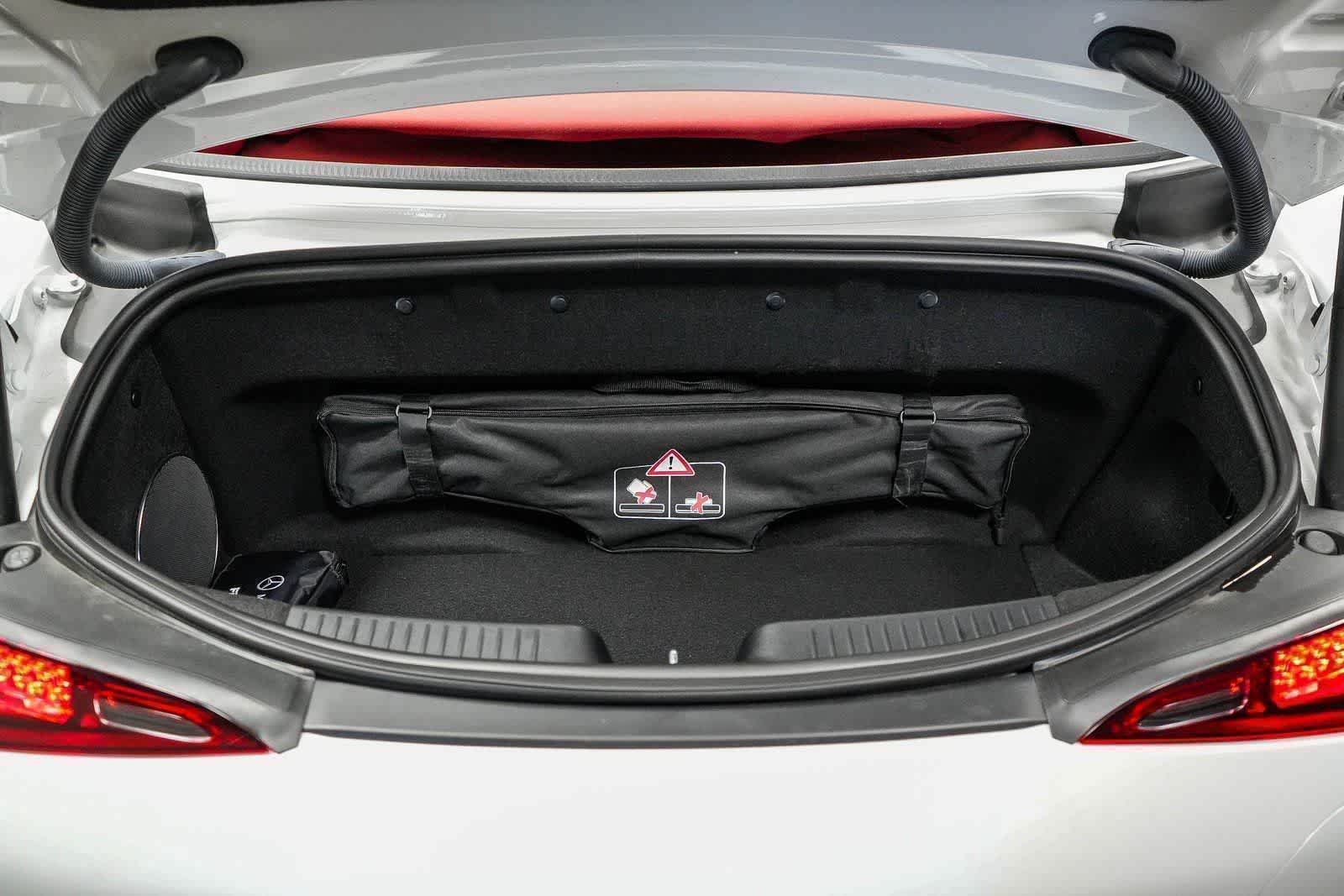 New 2025 MANUFAKTUR Moonlight White Metallic Mercedes-Benz AMG® SL 63 S E Performance Roadster image 71