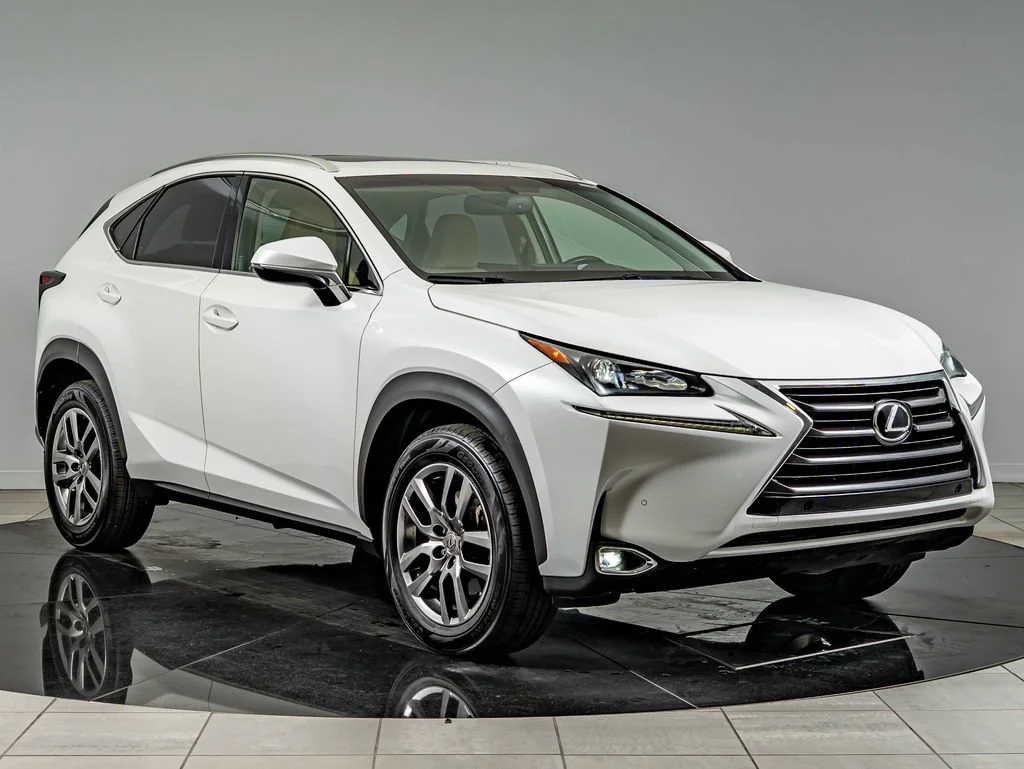 Used 2015 White Pearl Lexus 200t image 3
