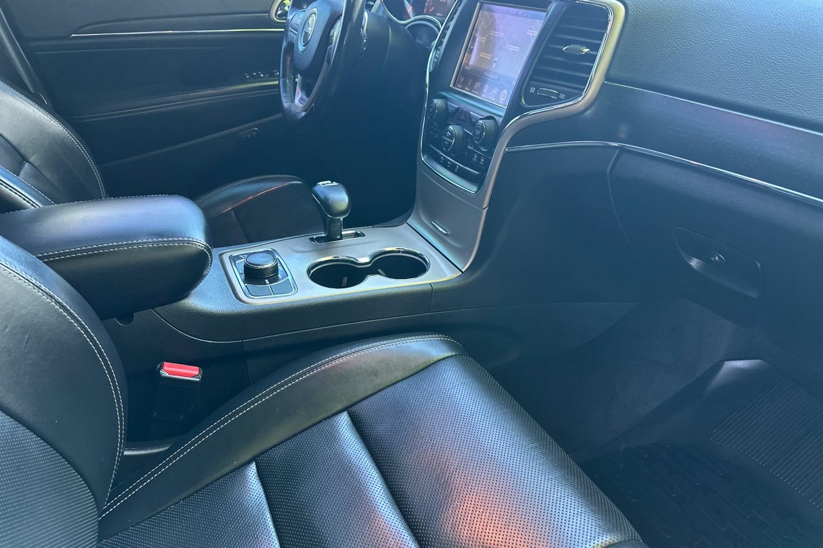 Used 2015 White Jeep Limited image 16