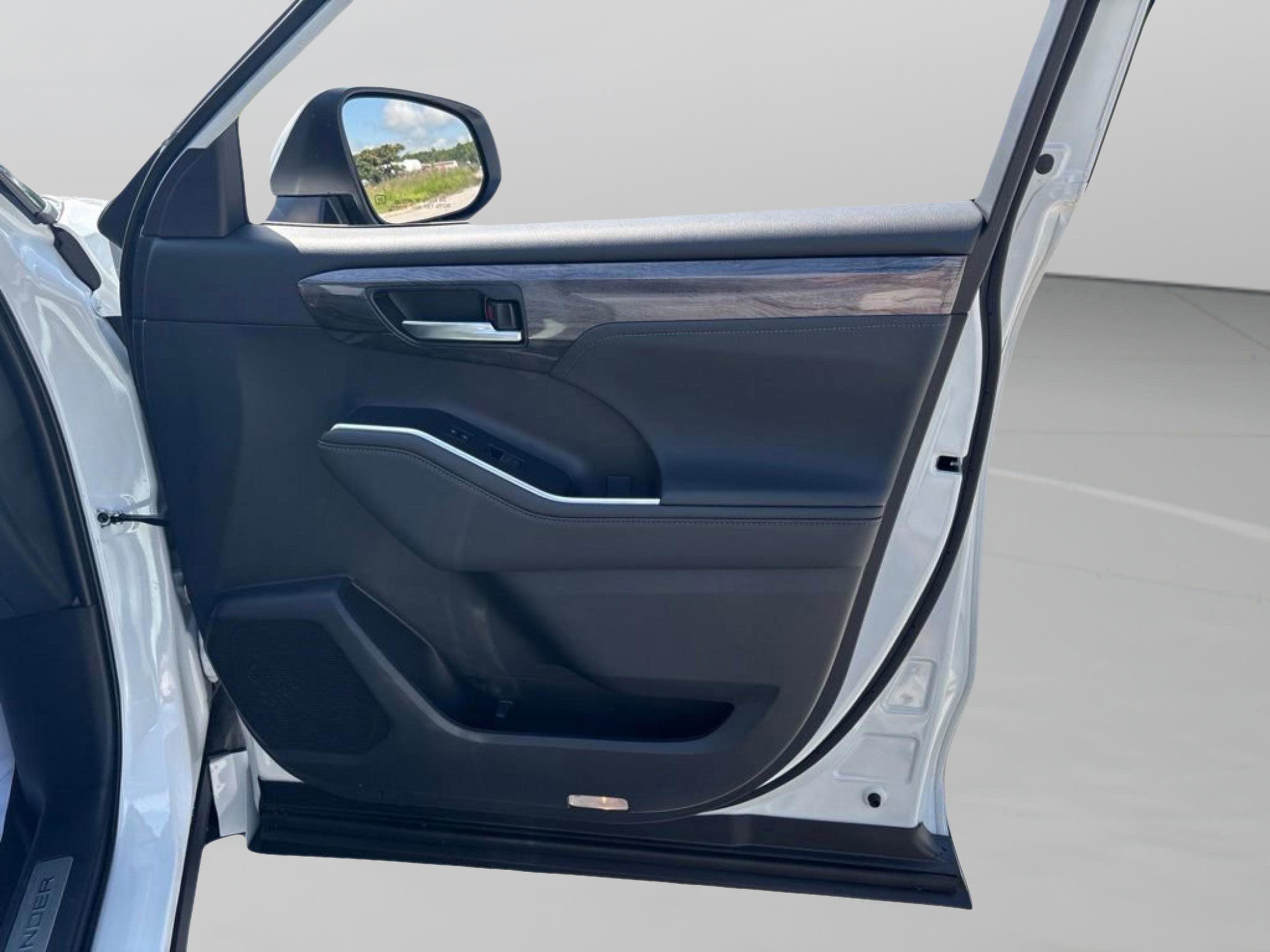 New 2026 0089/Wind Chill Toyota Hybrid Limited image 35