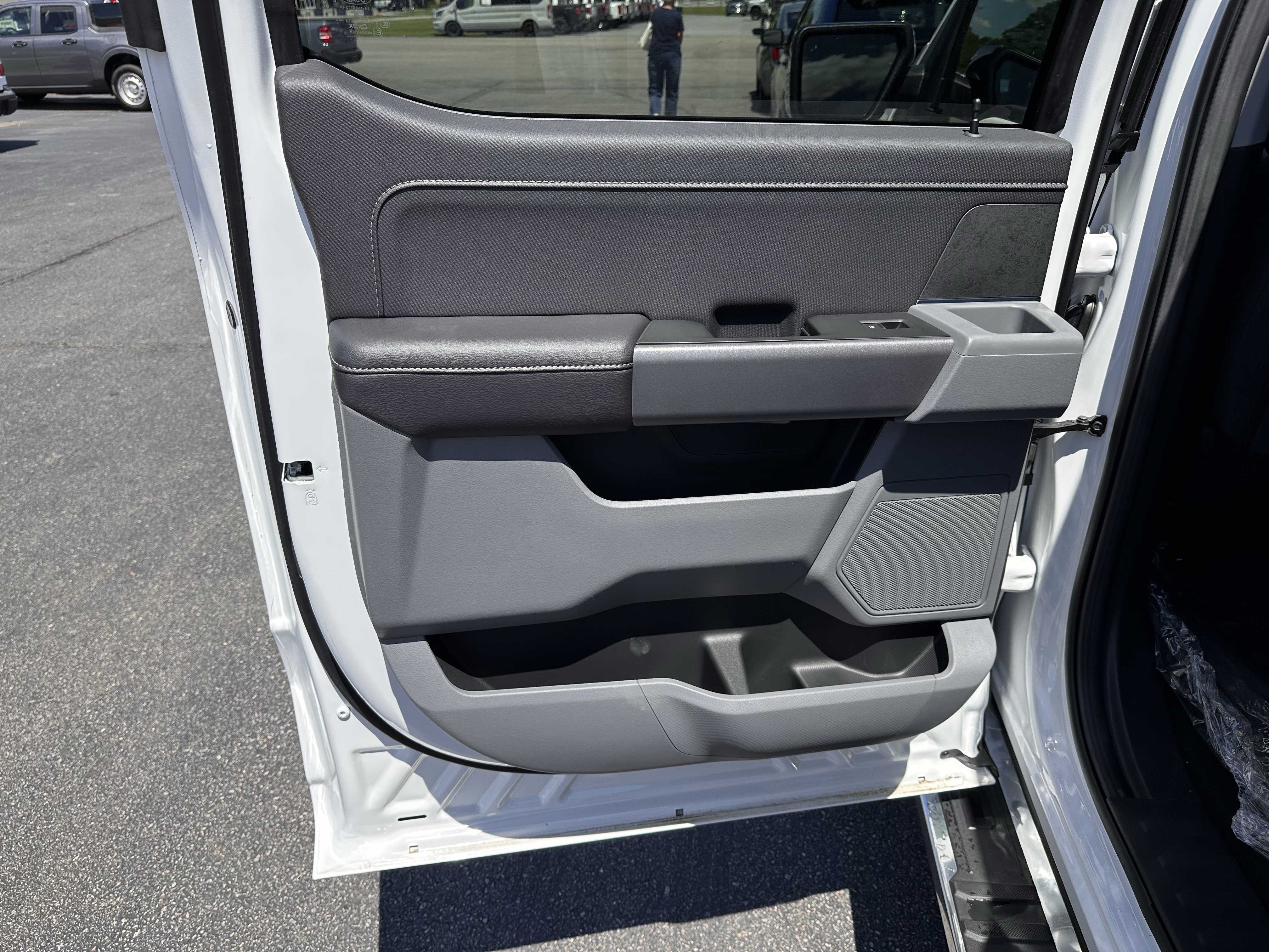 New 2026 Oxford White Ford XLT image 12