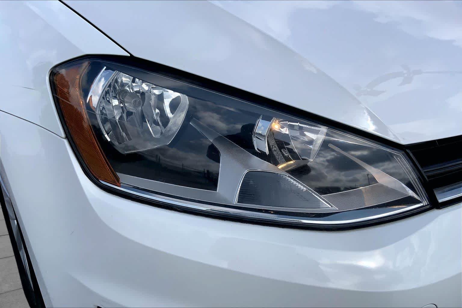 Used 2015 Pure White Volkswagen TSI S image 26