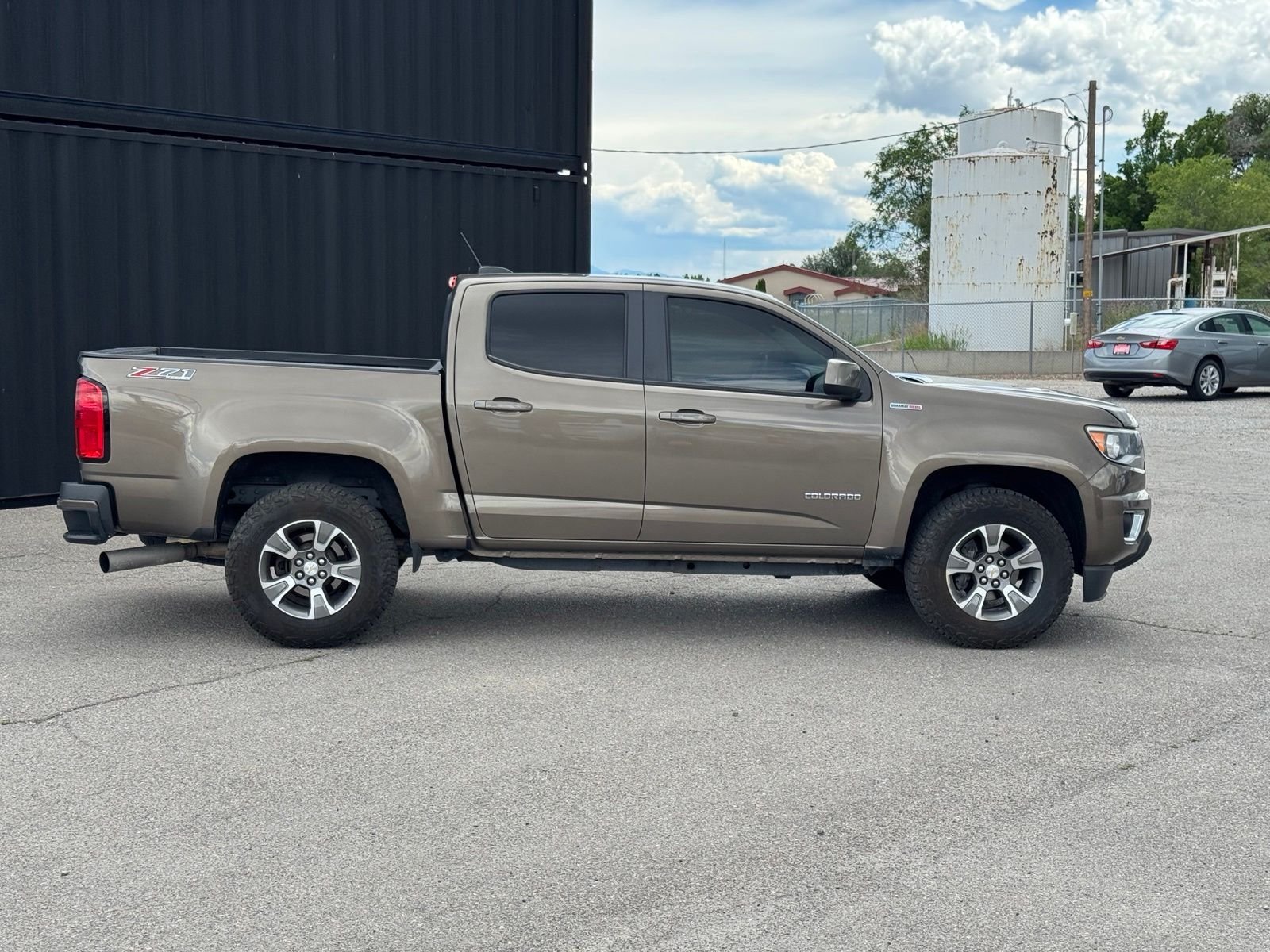 Used 2016 Brownstone Metallic Chevrolet Z71 image 3