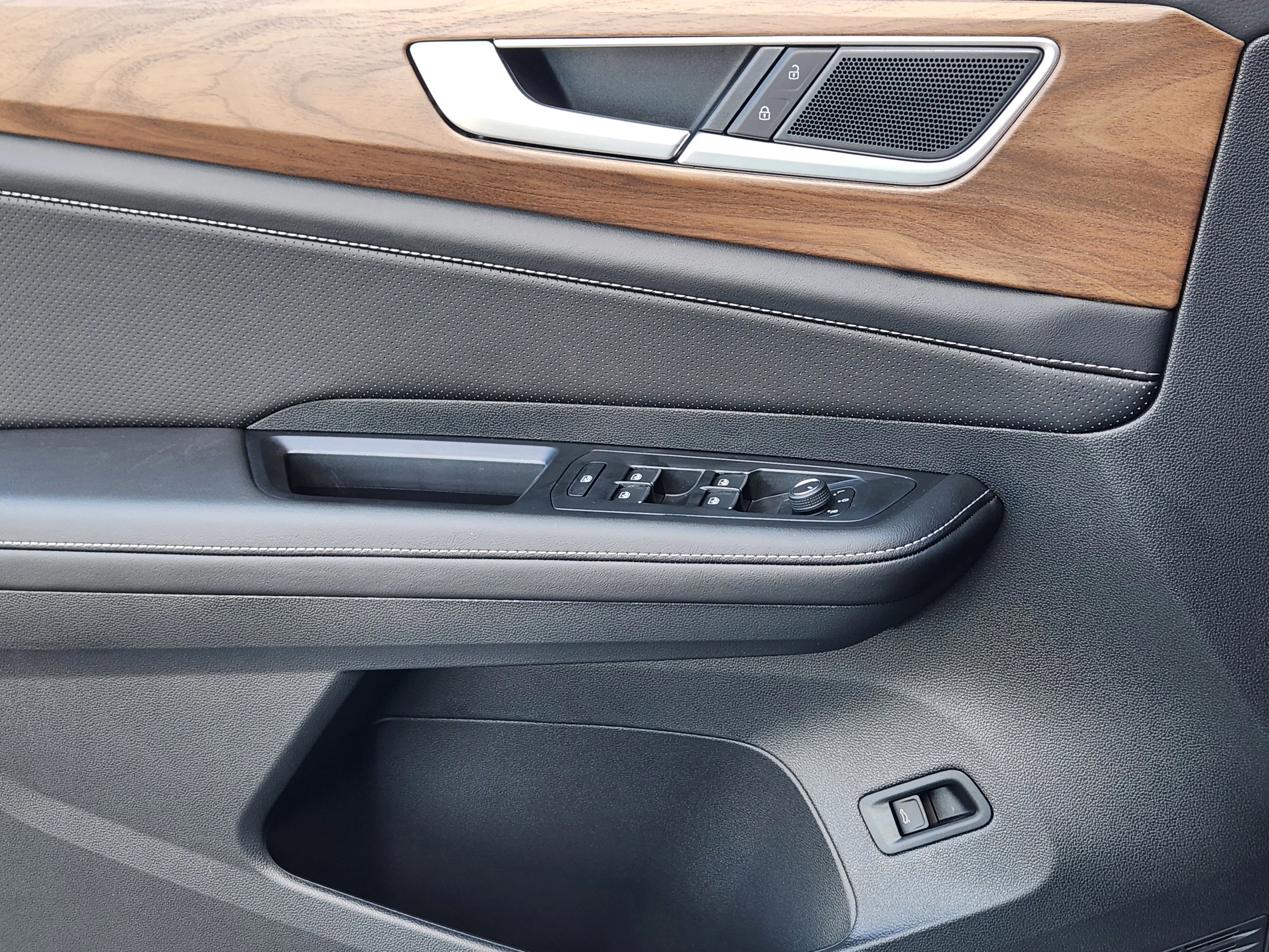 2026 Volkswagen Atlas SE w/Tech - Photo 16