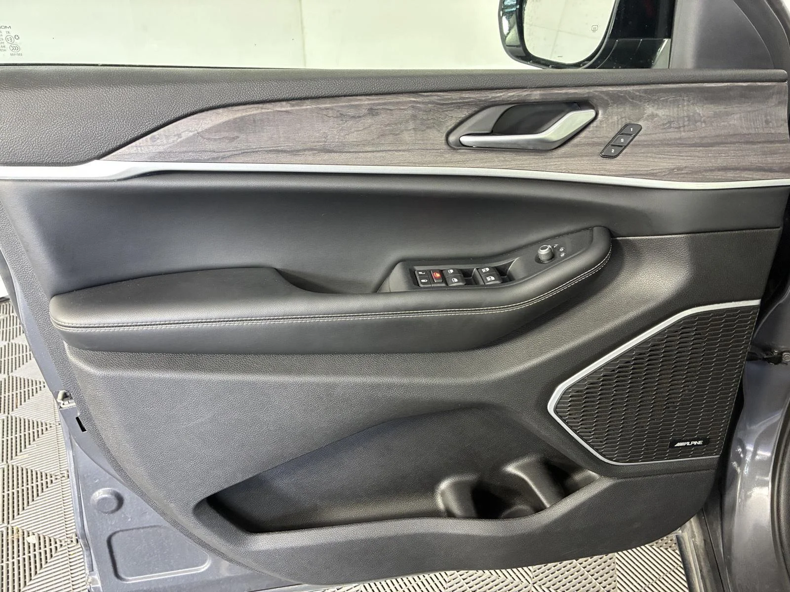 Used 2024 Baltic Gray Metallic Clearcoat Jeep 4xe image 25