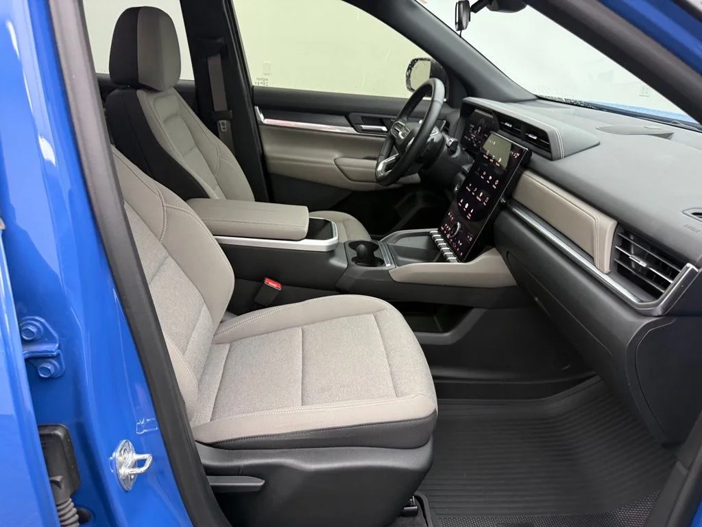 Used 2025 Blue GMC Elevation image 31