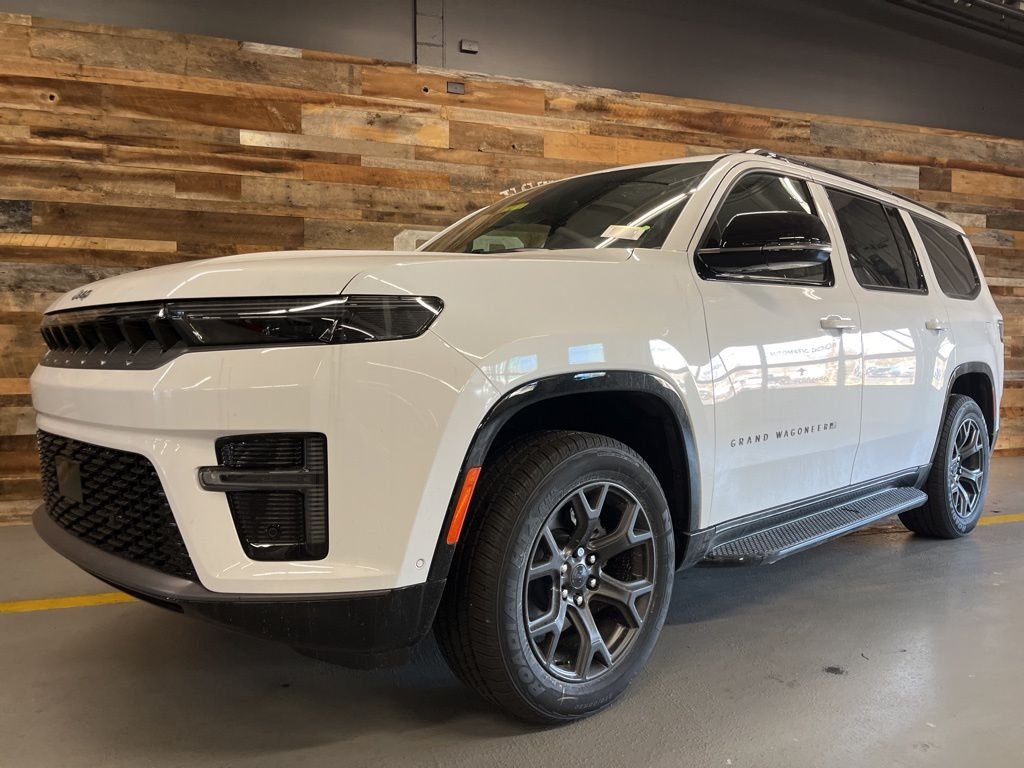 New 2026 Bright White Clear-Coat Exterior Paint Jeep Limited Altitude image 16