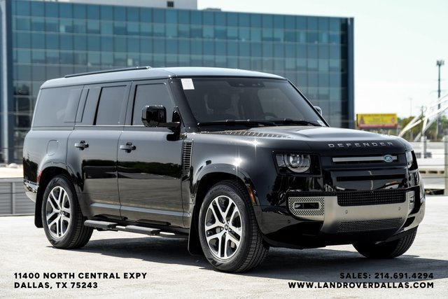 Used 2025 Santorini Black Metallic Land Rover X-Dynamic SE image 4