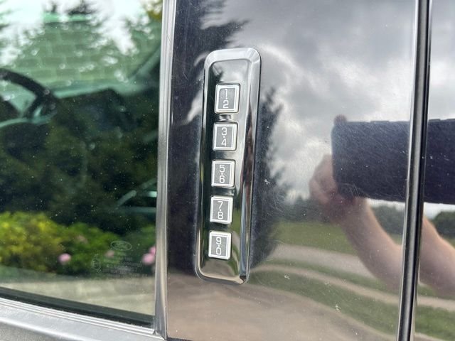 Used 2017 Champagne Ford XLT image 14