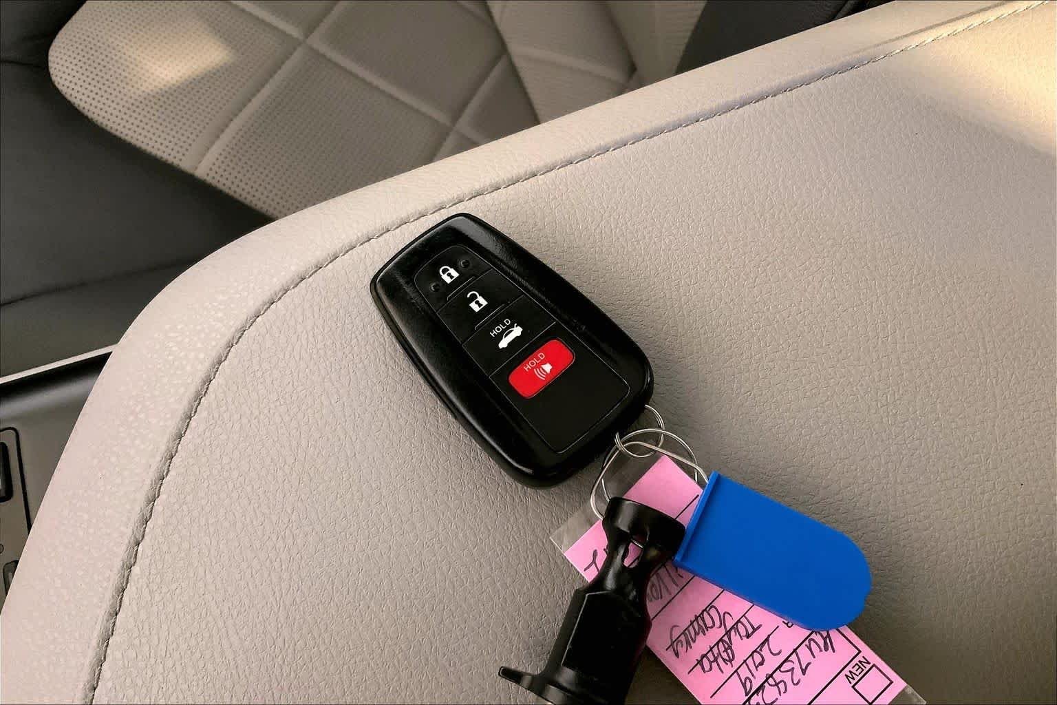 Used 2019 Celestial Silver Metallic Toyota XLE image 15