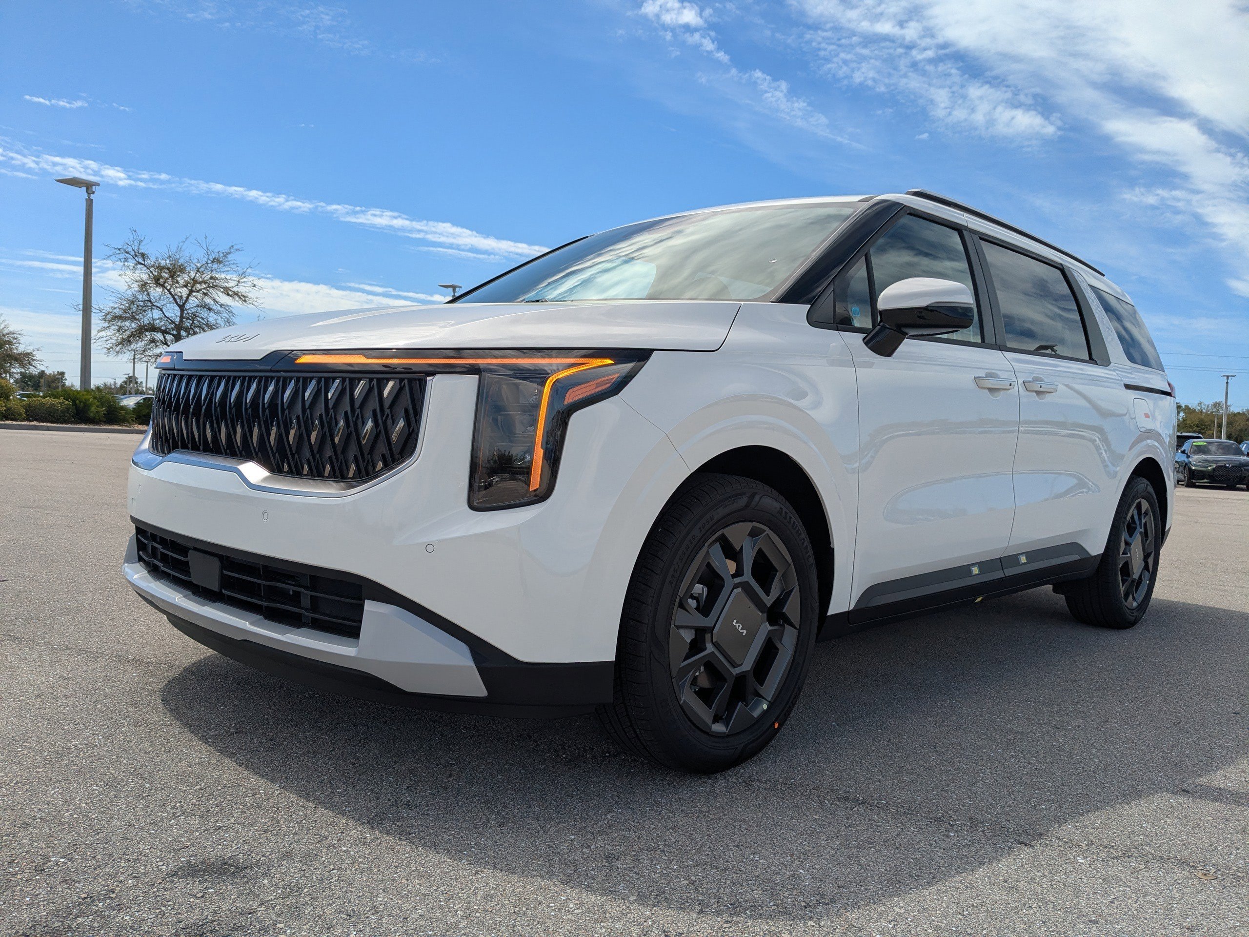 New 2026 Snow White Pearl Kia EX image 9
