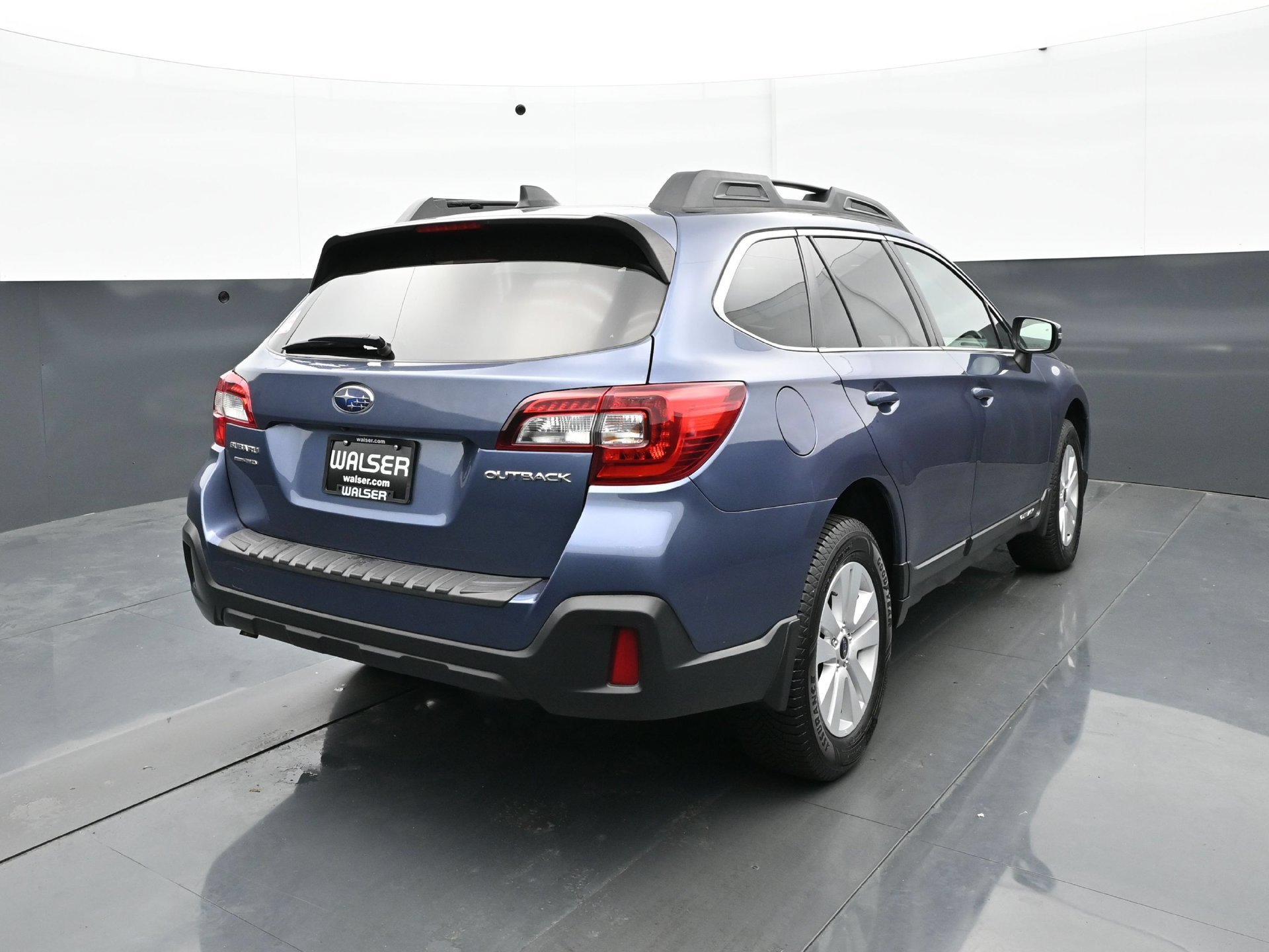 Used 2018 Twilight Blue Metallic Subaru 2.5i Premium image 5