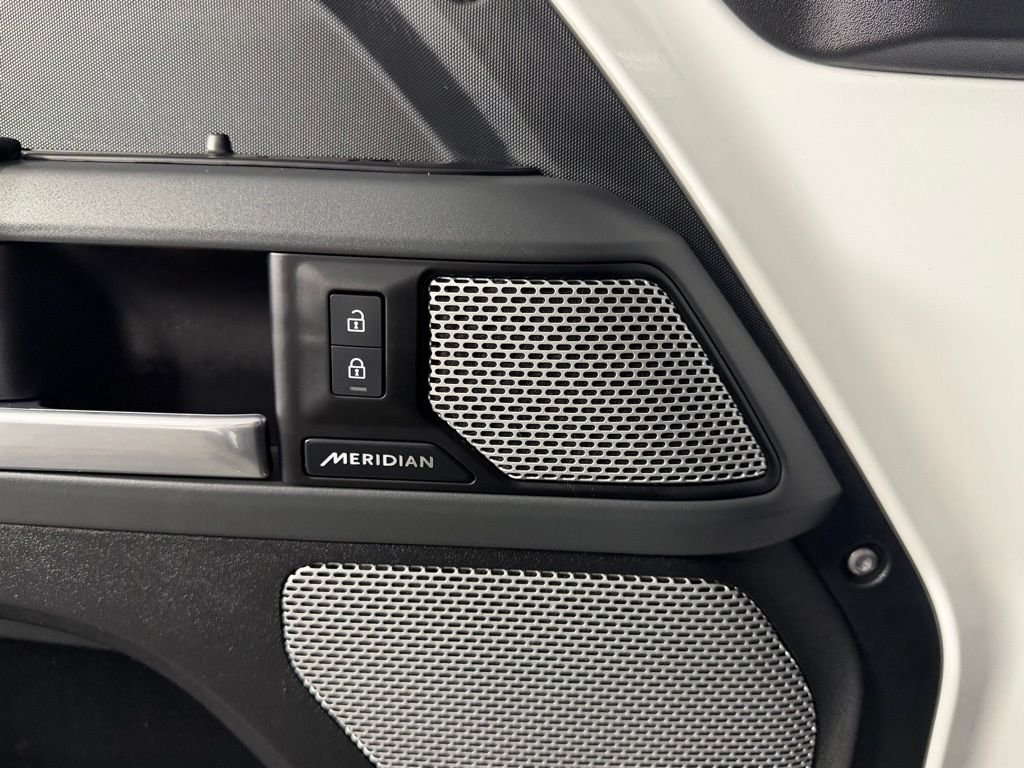 2024 Land Rover Defender X-Dynamic SE - Photo 24