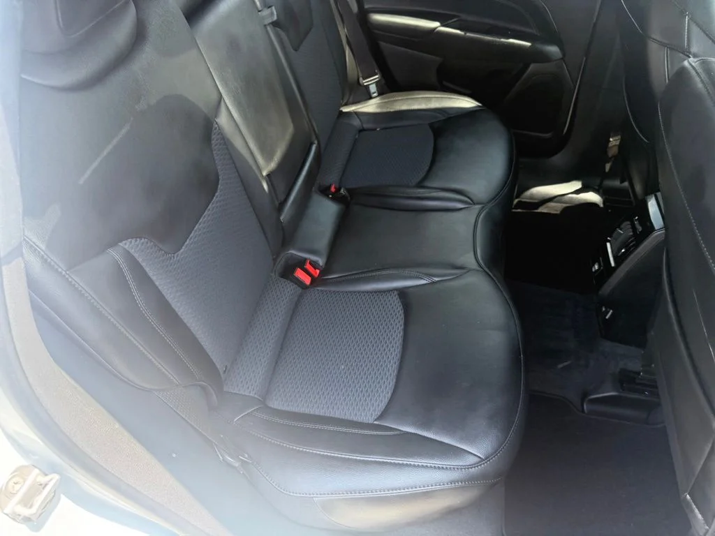 Used 2022 White Jeep Latitude image 43