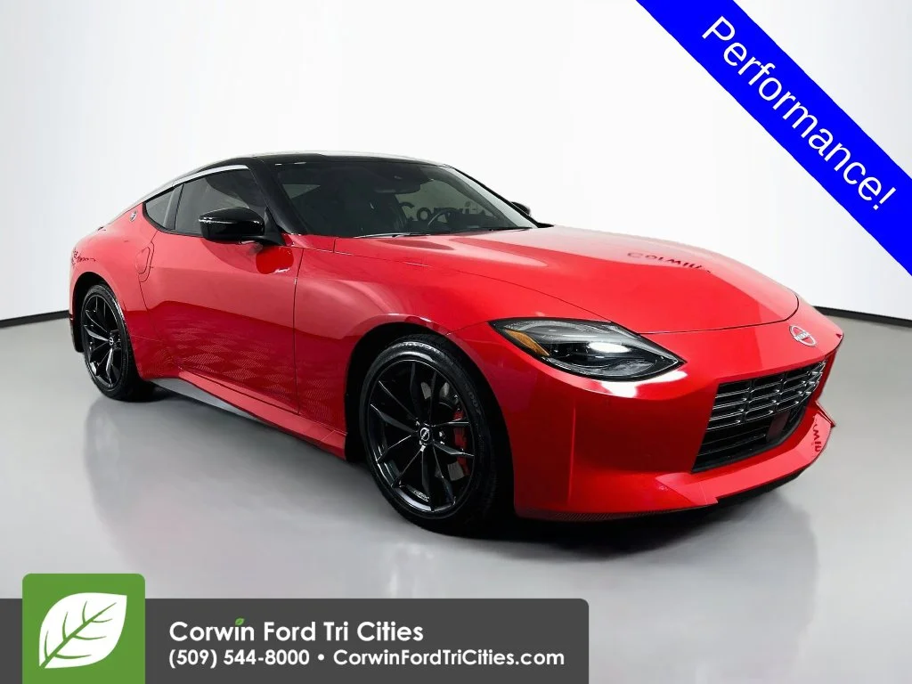 Used 2025 2t Red Blk Roof Nissan Performance image 1