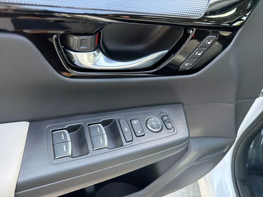 Used 2026 White Honda EX-L image 17