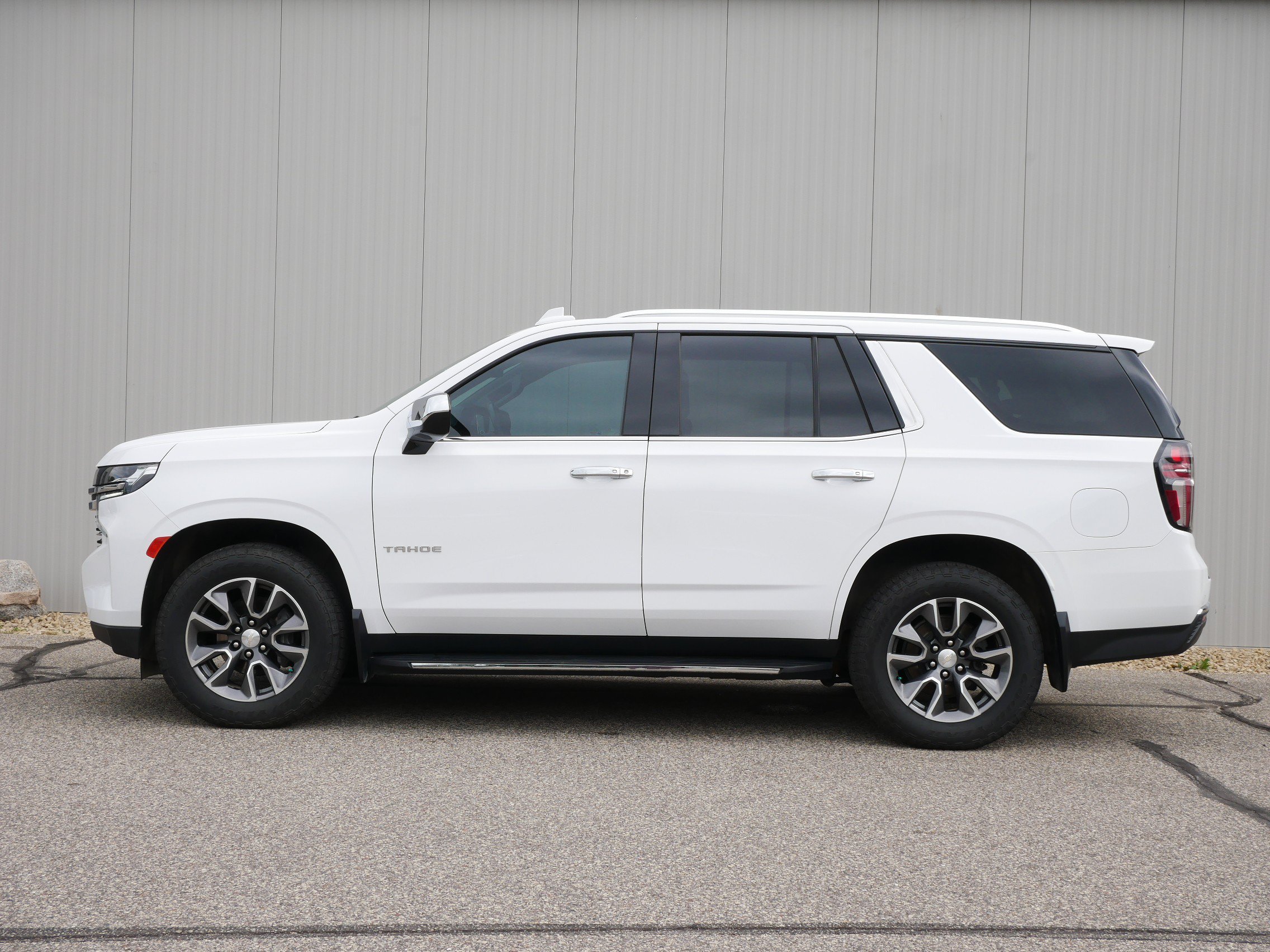 Used 2021 Chevrolet Tahoe LT with VIN 1GNSKNKD3MR427925 for sale in Northfield, Minnesota