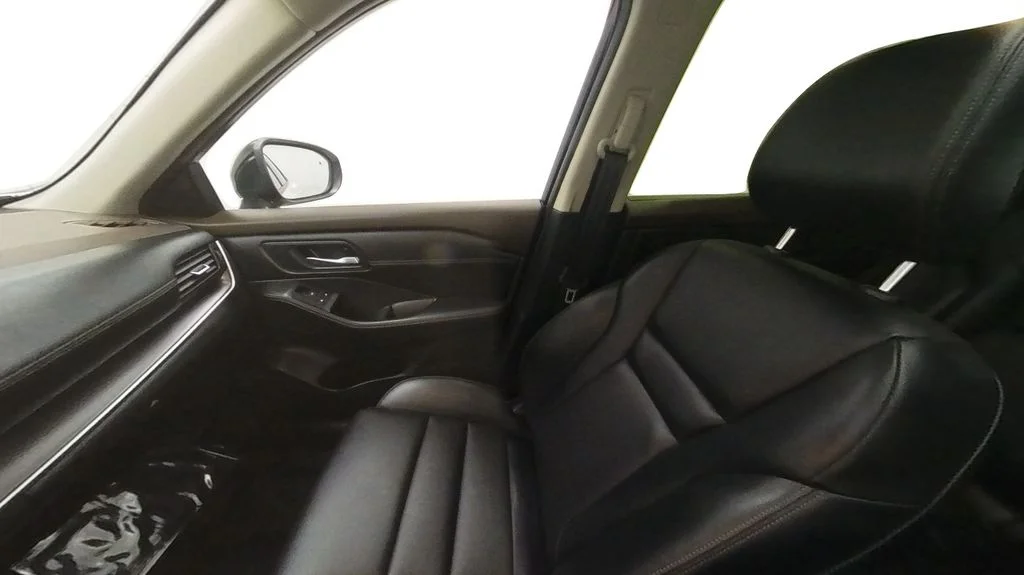 Used 2023 White Nissan SV image 30