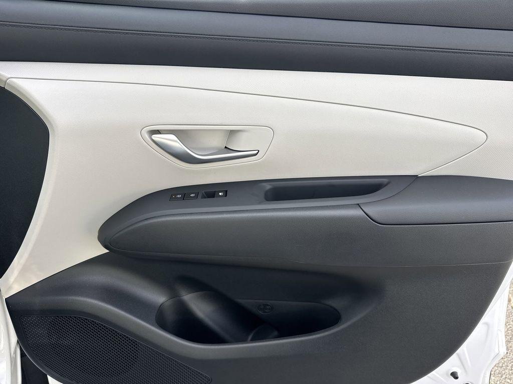 New 2026 White Hyundai SEL FWD image 13