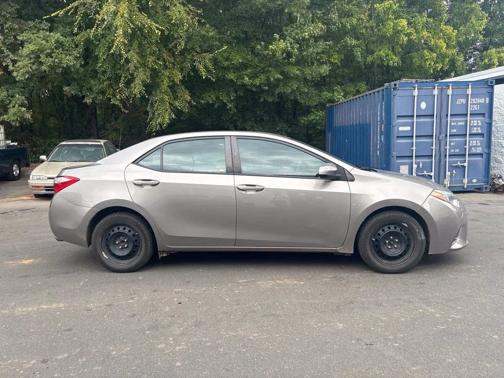 Used 2015 Brown Toyota LE image 4
