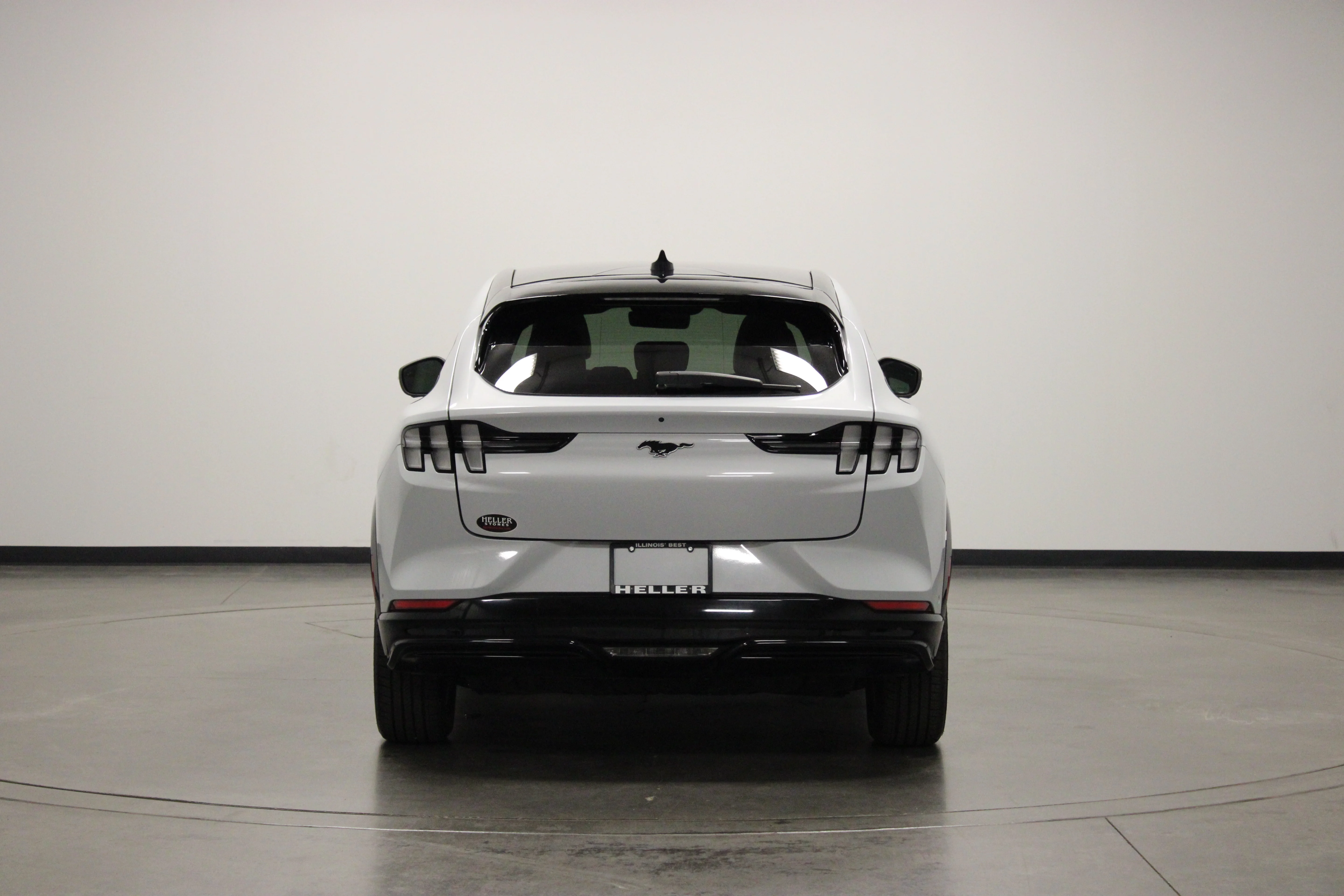 Used 2023 White Metallic Ford Premium image 7