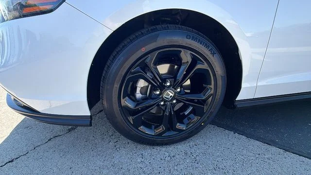 Used 2025 White Honda SE image 10